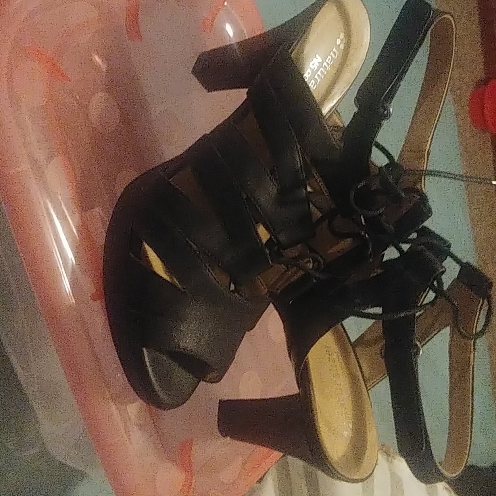 Heels - Picture 4 of 4